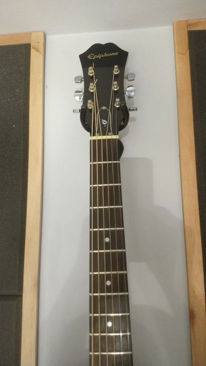 Vendo Violão Epiphone -  Valor 1800.