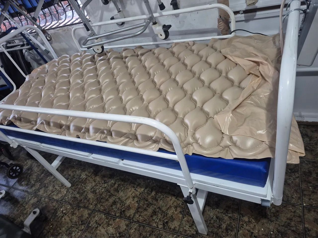 Cama hospitalar c 2 colchoes - Foto 2