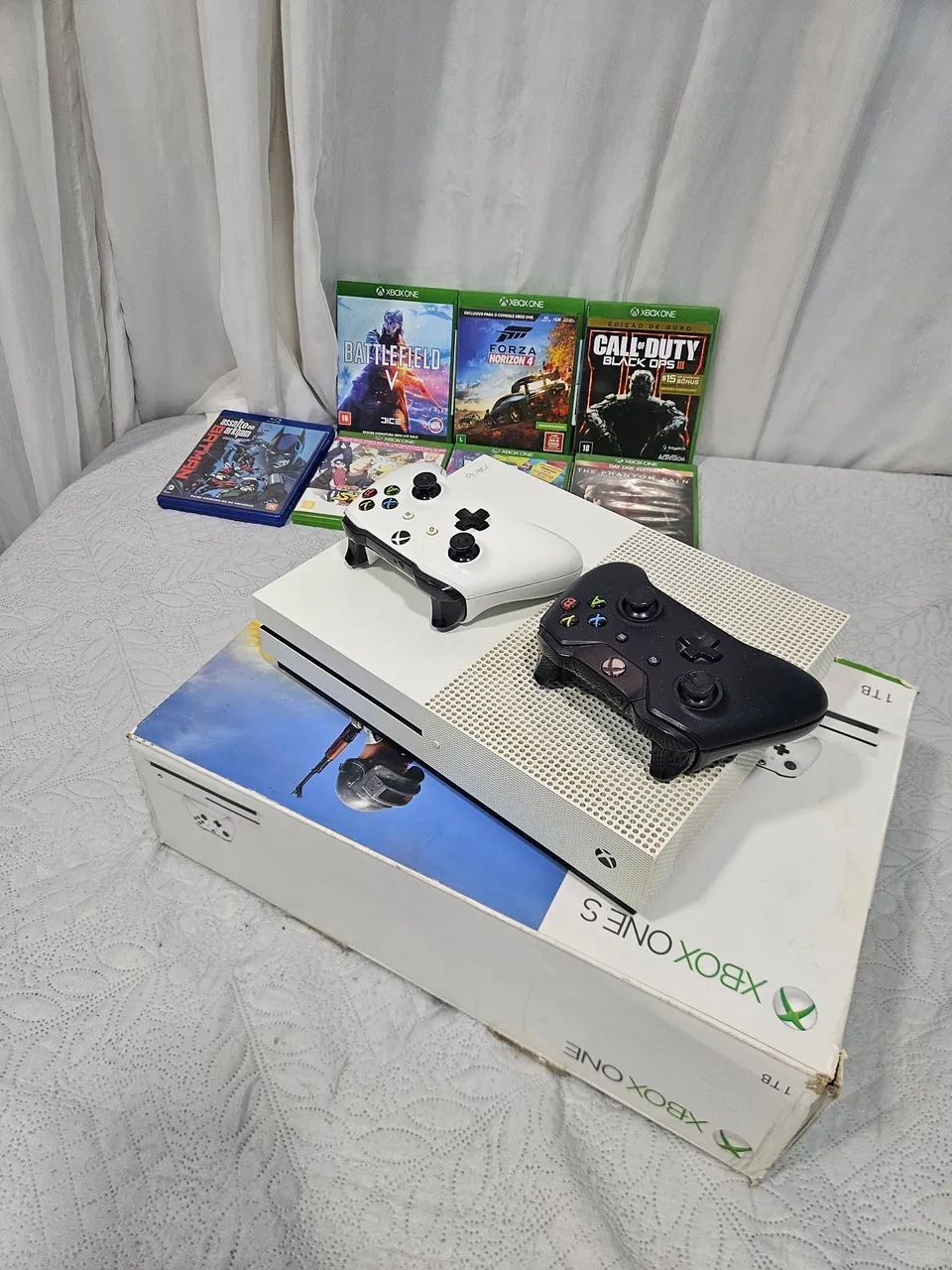 Xbox one s 1tb, 2 controles e jogos