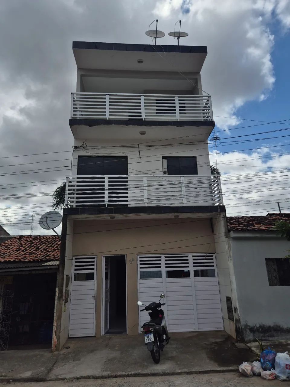 Apartamento 2 Quartos com Suíte, 2 Varandas e Água e Energia Inclusas