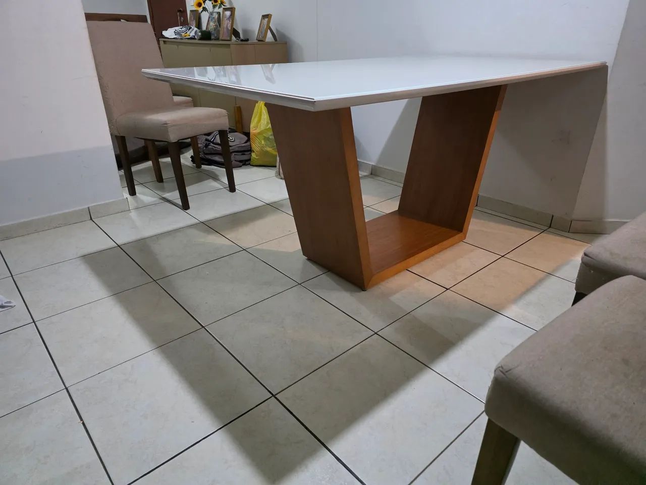 Vendo mesa de jantar com 06 cadeiras. - Foto 5