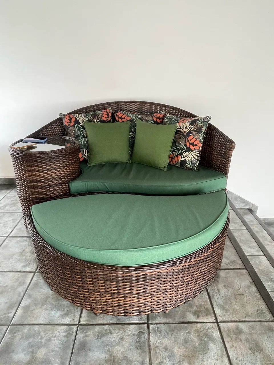 Chaise meia lua com puff para area externa