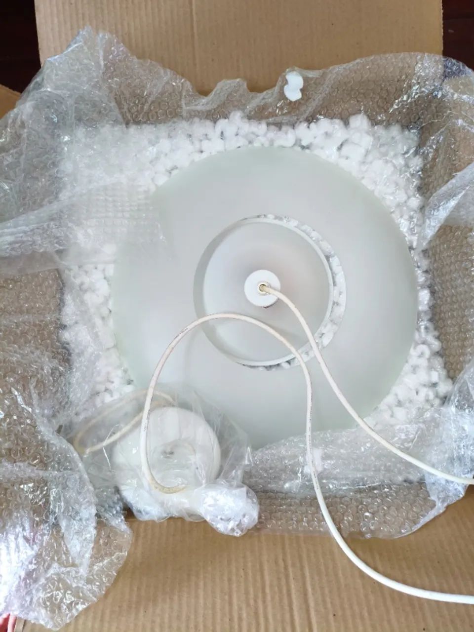 Luminária Pendente Branca Moderna - Design Elegante e Minimalista - Foto 4