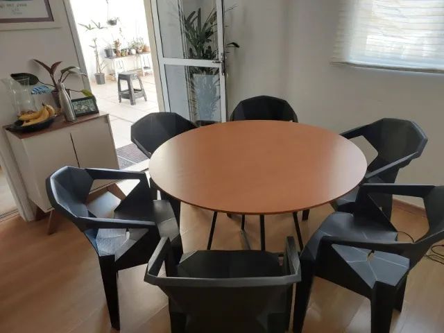Mesa madeira e ferro - 110 cm, até 6 pessoas (sem cadeiras)