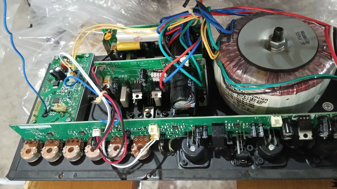 Conserto de Caixa Amplificada Profissional  Rede Autorizada - Foto 2