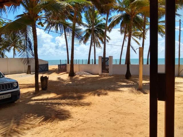 Vendo casa à beira mar (pé na areia)