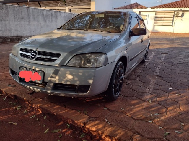 VENDO ASTRA SEDAN