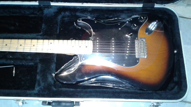 Guitarra Fender American Special