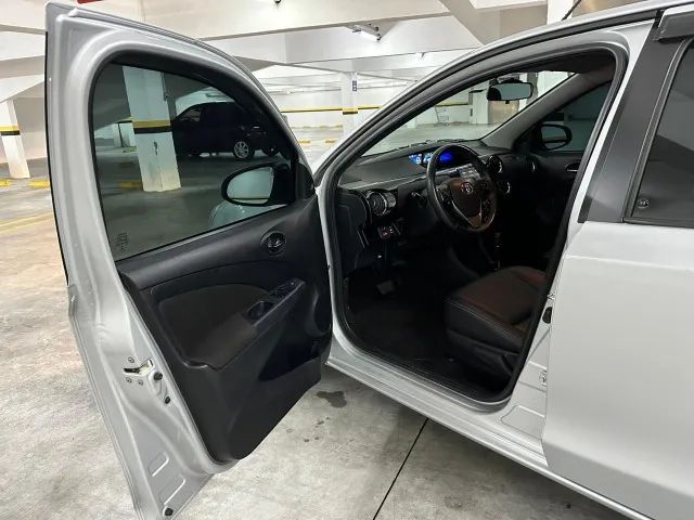Toyota Etios sedan XLS 1.5 AT 2017 - Foto 2