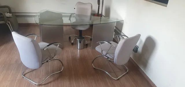 Conjunto mesa e 3 cadeiras impecável - Oportunidade!