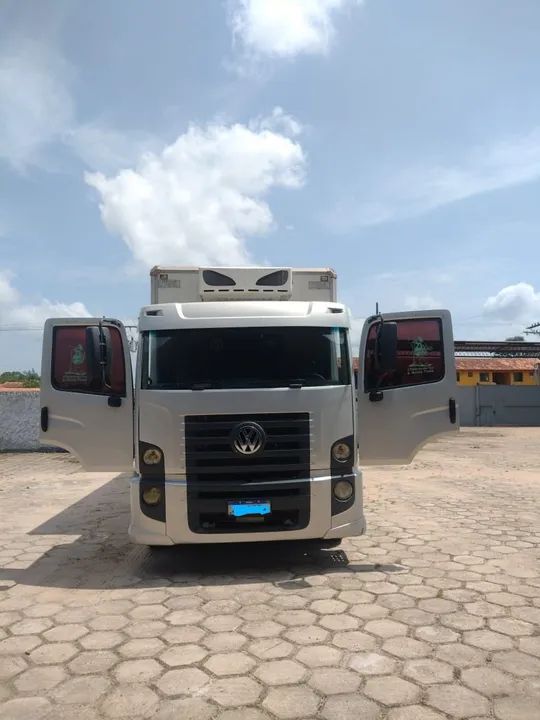 Caminhão Baú Volkswagen 13.180 - Refrigerado - Foto 11