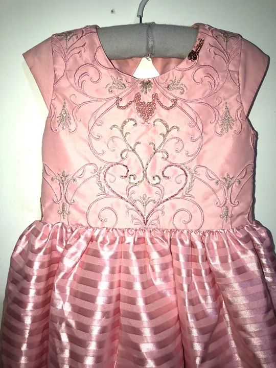 Vestido bordado rosa claro tam 6 Cattai - Foto 3