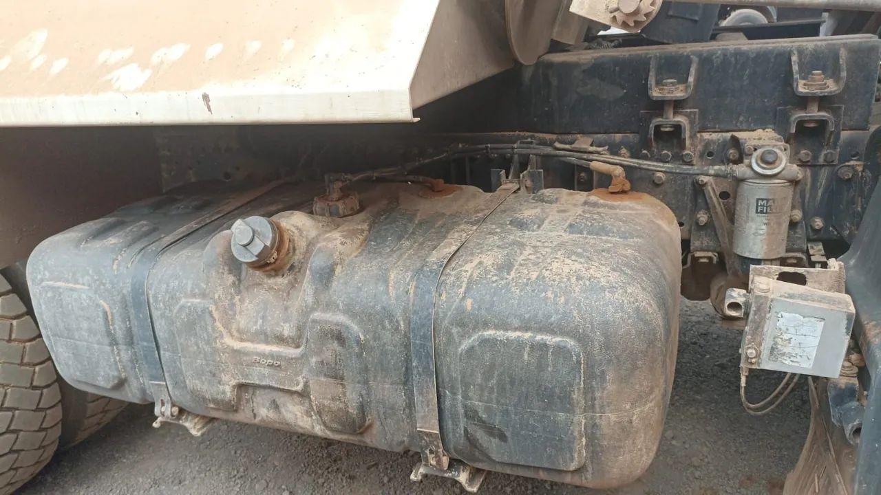 MB Axor 4144 10/11 6x4 c/caçamba 16m³  - Foto 9