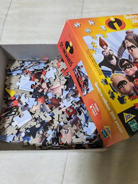 Quebra-cabeça "Os Incríveis" 200 peças - Hasbro Jak Disney/Pixar - Foto 3