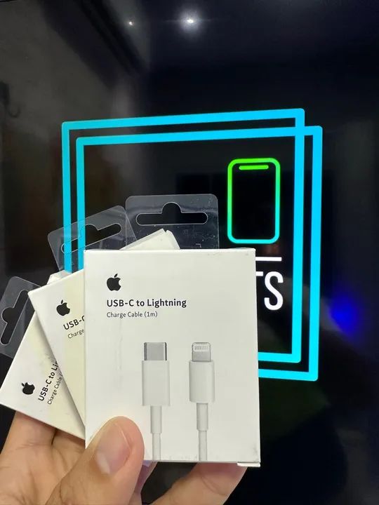 CARREGADOR TIPO USB E USB - C / DISPONÍVEL A PRONTA ENTREGA.