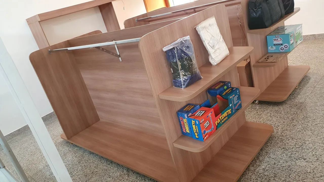 Arara, expositor de roupas