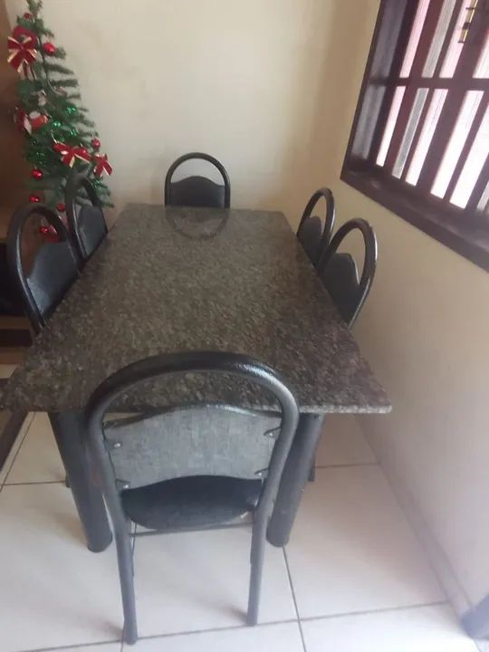 Mesa de granito 1,40m com 6 cadeiras - Conservada - Foto 2