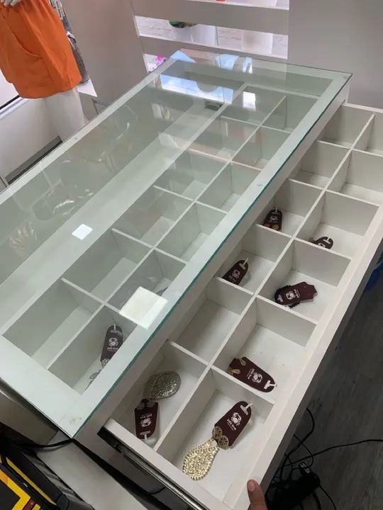 Balcão MDF para Joias com nichos - Foto 3