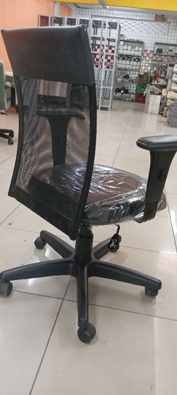 Cadeira de Escritório Giratória com Rodas