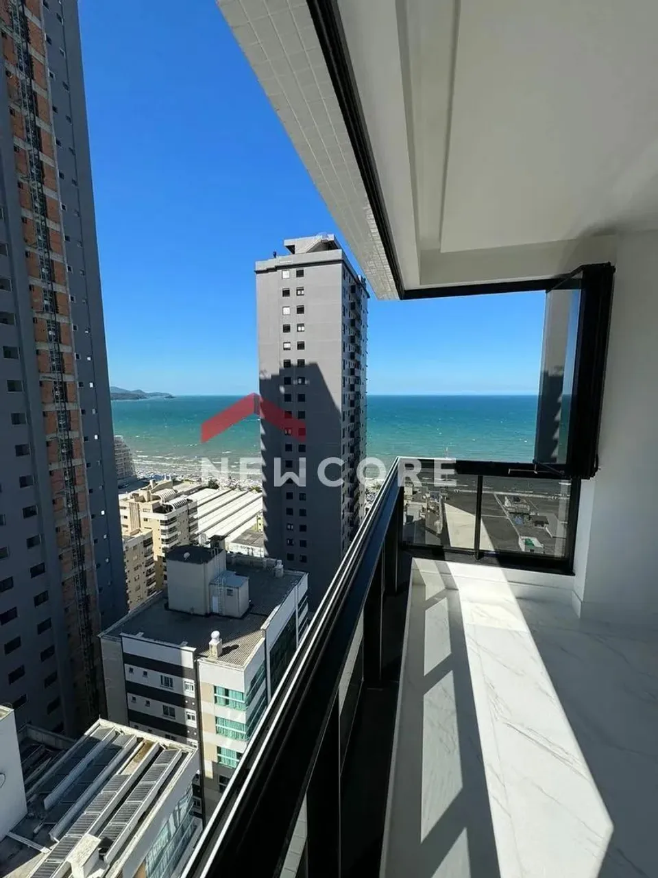 Apartamento em Rua 250 - Meia praia - Itapema/SC
