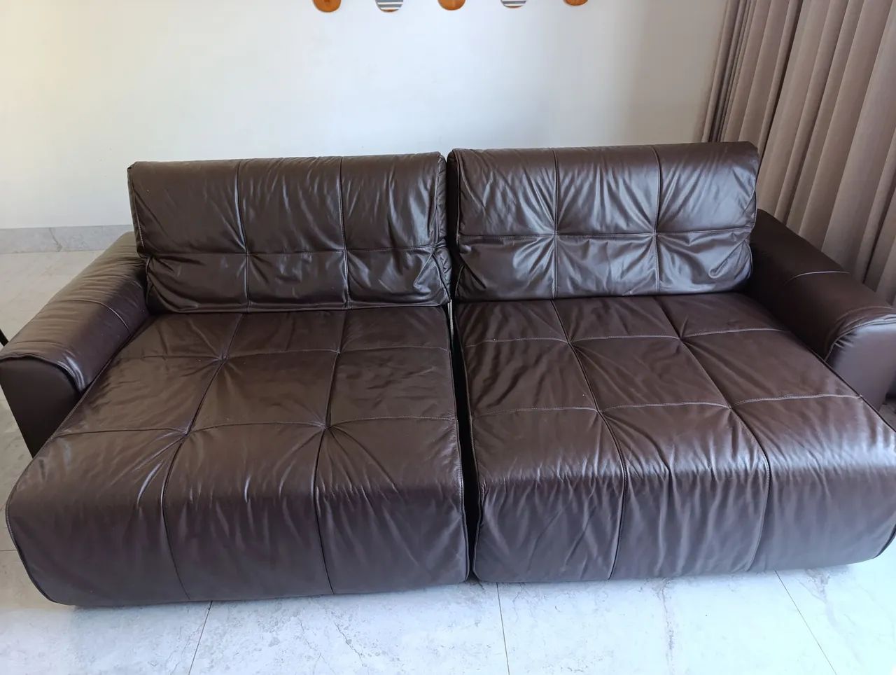 Sofá de couro64595872051457121