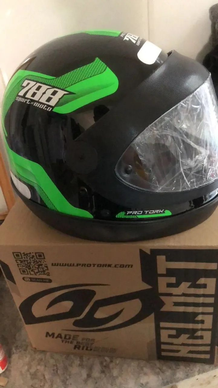 Capacete novo na caixa 788 56 58 60
