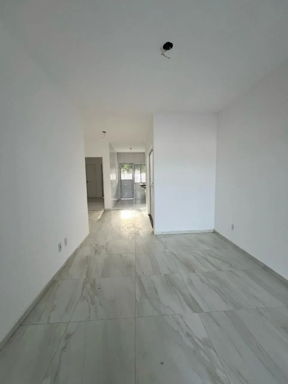 Casa  com três quartos sendo  dois  suites  no Eusébio - 75m² - Foto 2