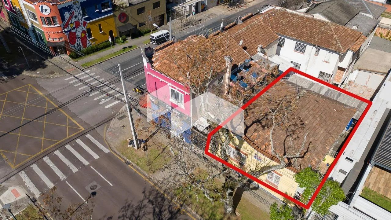 Terreno com Construção em Localização Privilegiada - Próximo à Ligga Arena - Foto 2