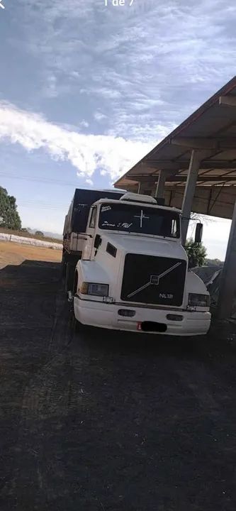 Caminhão Volvo NL12 - Excelente estado