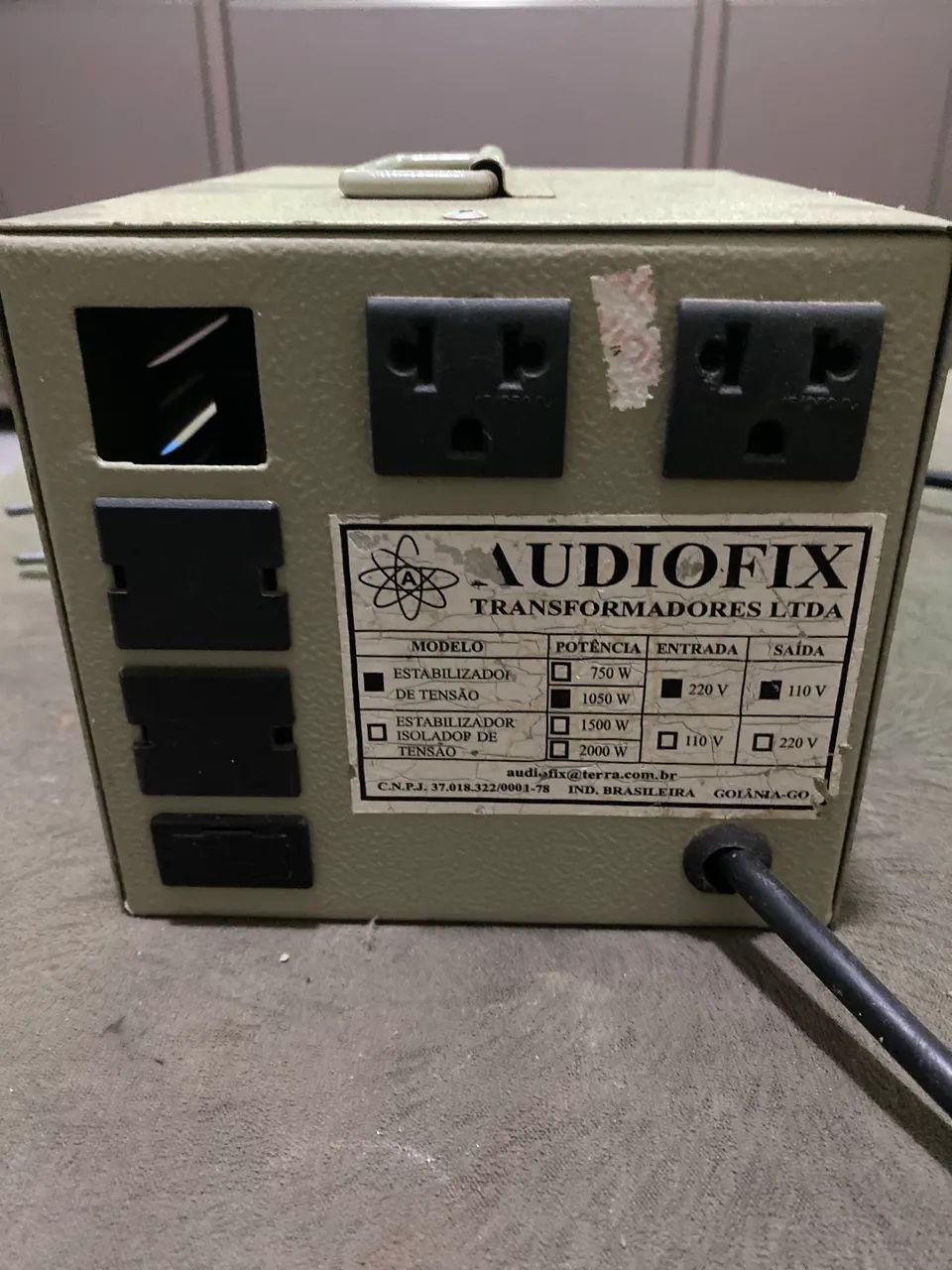 Vendo estabilizador Audiofix potência 1050w entrada 220 saída 110V