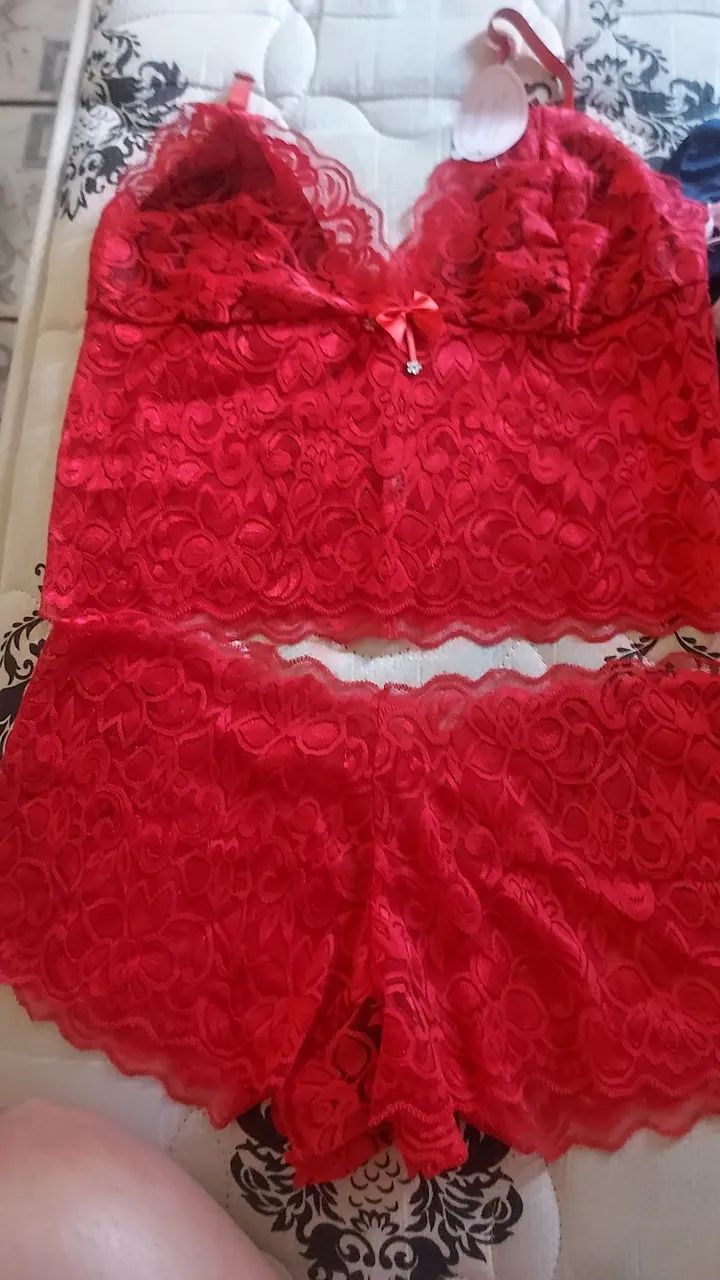 Conjunto de lingerie rosa com detalhes em renda - Foto 2