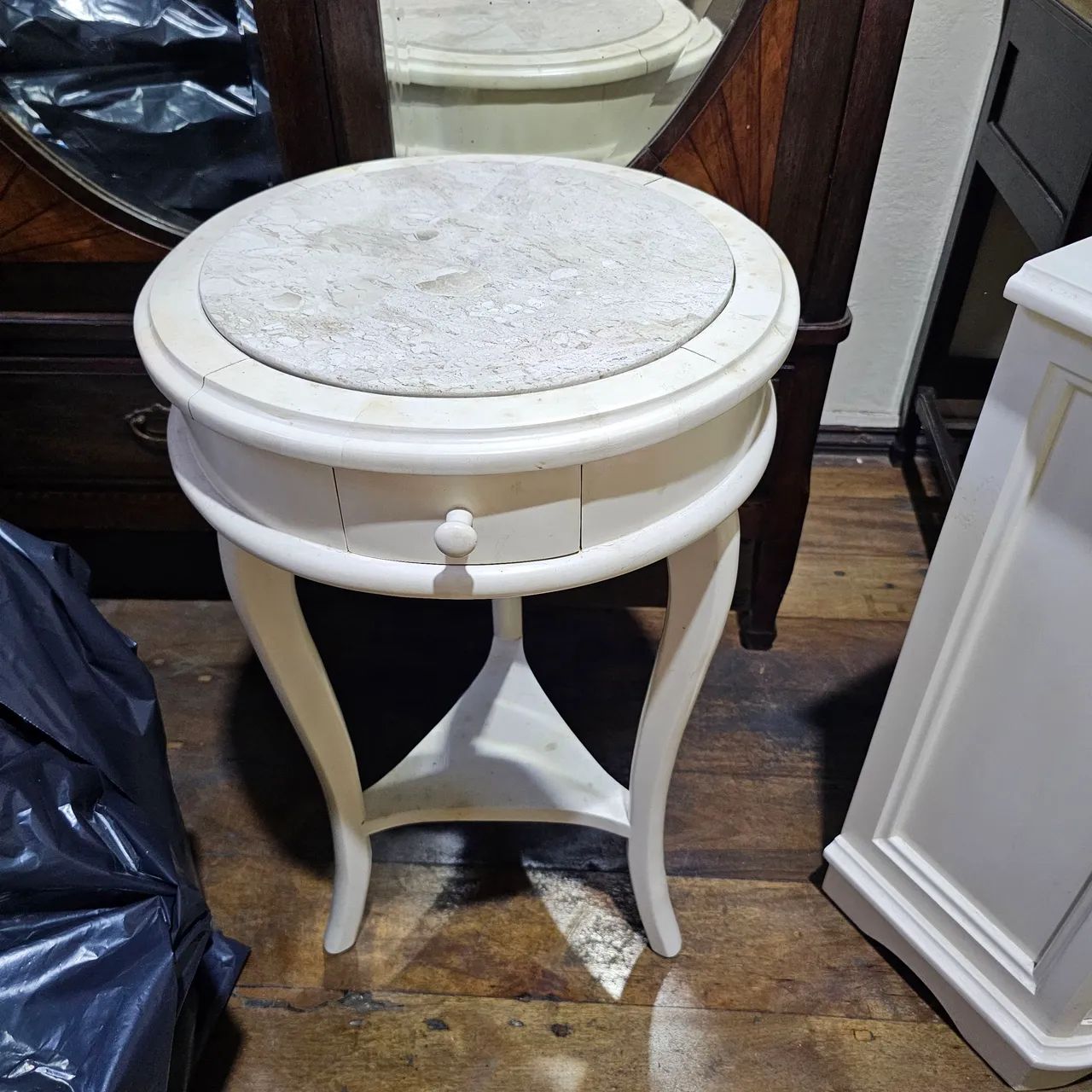 Móveis, Mesa Lateral Branca com Tampo de Mármore