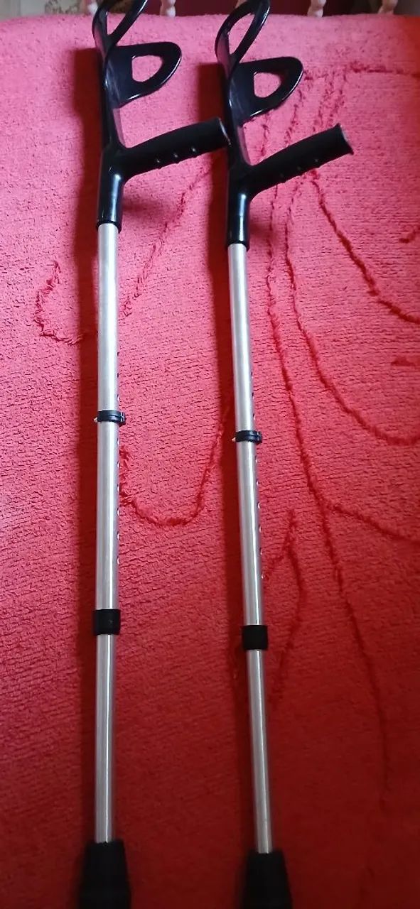 PAR DE MULETAS COM APOIO DO BRAÇO