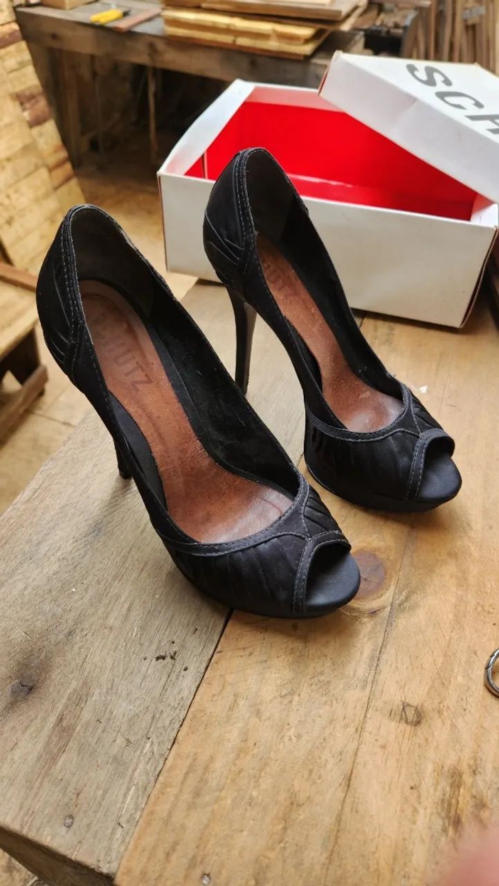 Sandália Schutz salto meia pata cetim preto 38 Calçados