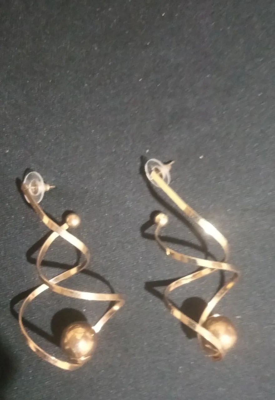 Brinco Grande Dourado Feminino  - Foto 4