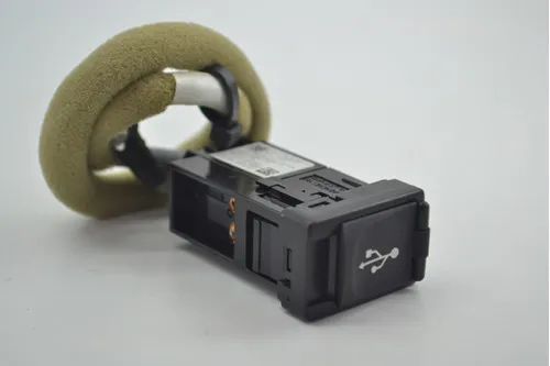 Entrada Conector Usb Toyota Yaris Xl 2019 Original - Foto 3