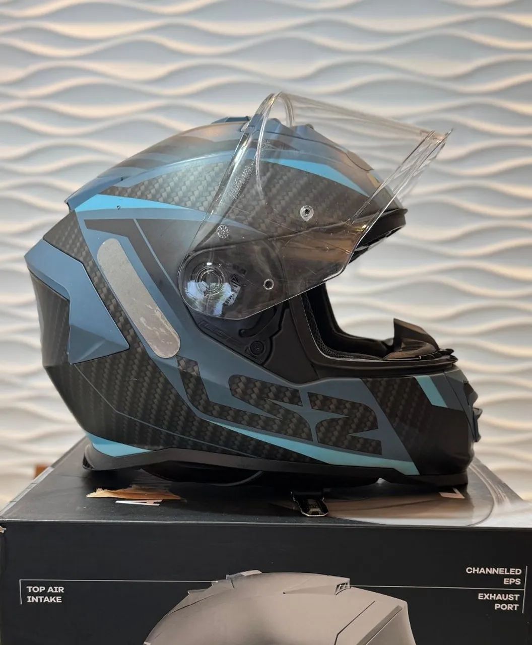 Capacete de Moto LS2 FF800 Storm Carbon - Design Moderno