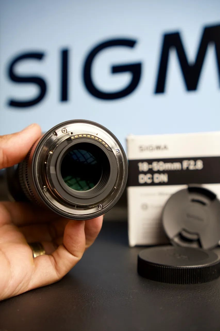 Lente contemporânea Sigma 18-50mm F2.8 Dc Dn para Sony E  - Foto 3