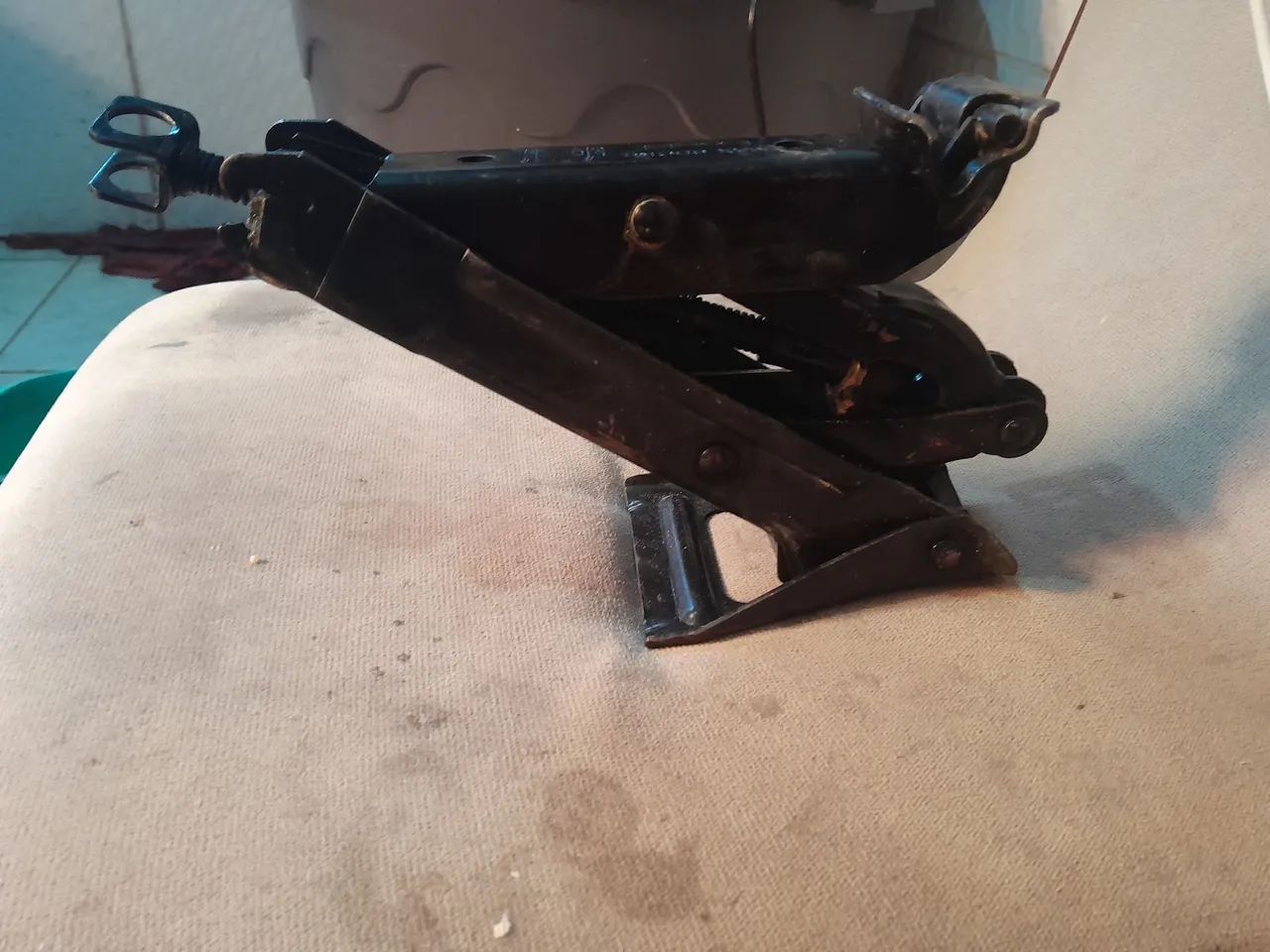 macaco de carro semi novo