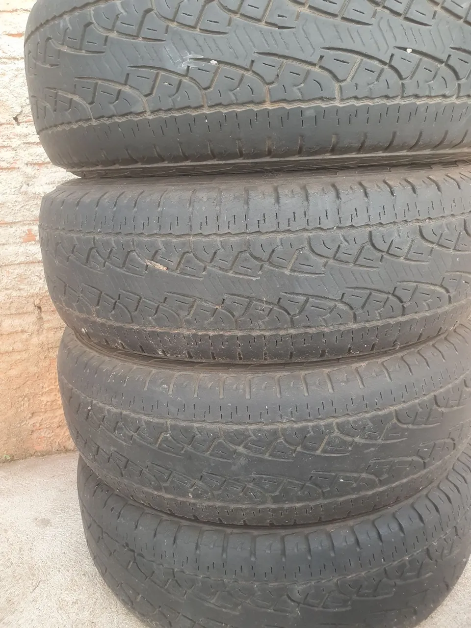 Pneus Pirelli aro 17 em bom estado
