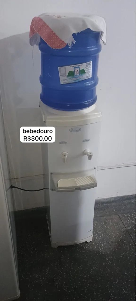 Geladeira, micro-ondas, bebedouro, mesa, cadeira - Foto 4