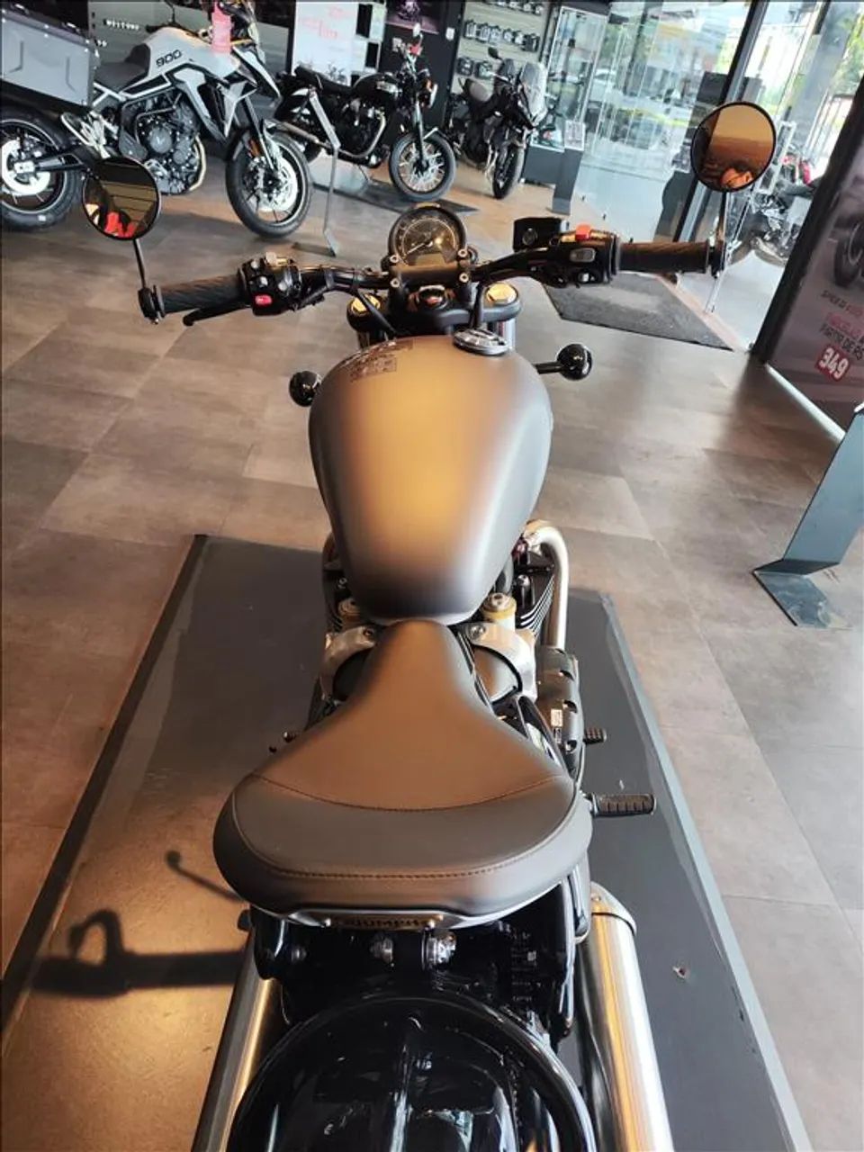 TRIUMPH BONNEVILLE BOBBER 1200 - Foto 3