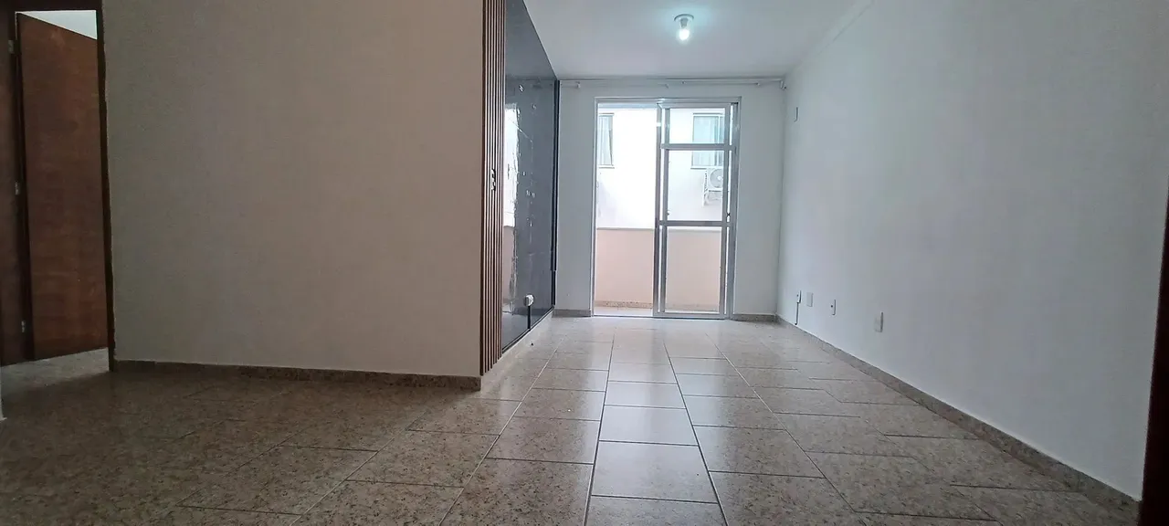 Apartamento de 2 quartos para alugar na Rua Francisca Sales - Freguesia.