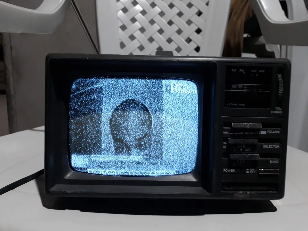 TV antiga 5 polegadas funcionando