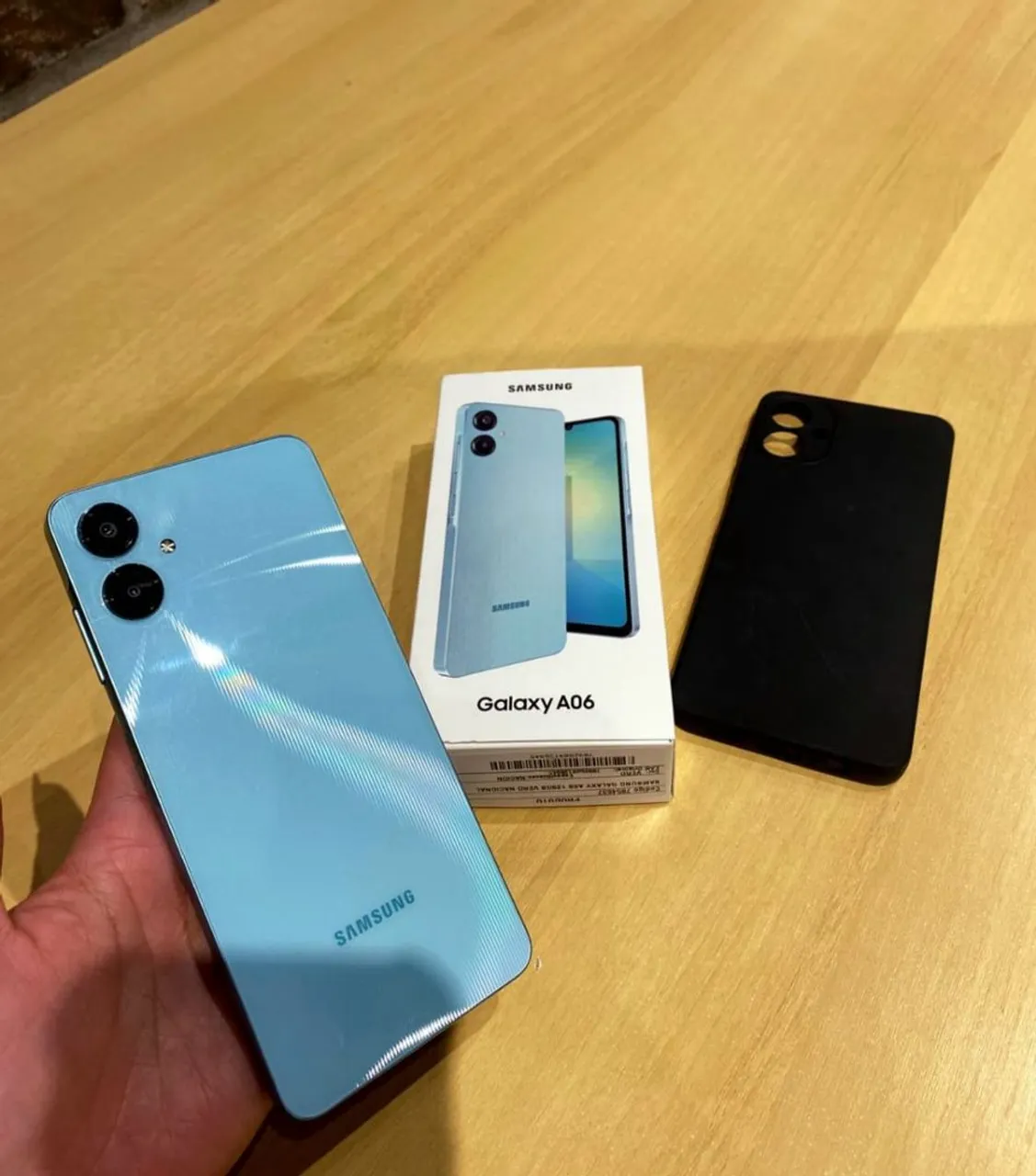 Celular 128GB, câmera de 50mp com zero uso, incluso capinha e película