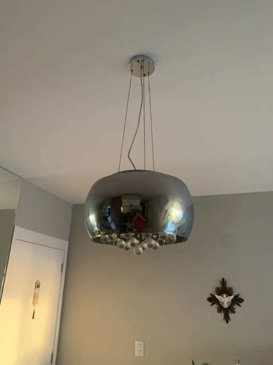 Lustre Moderno Cromado com Detalhes em Cristal