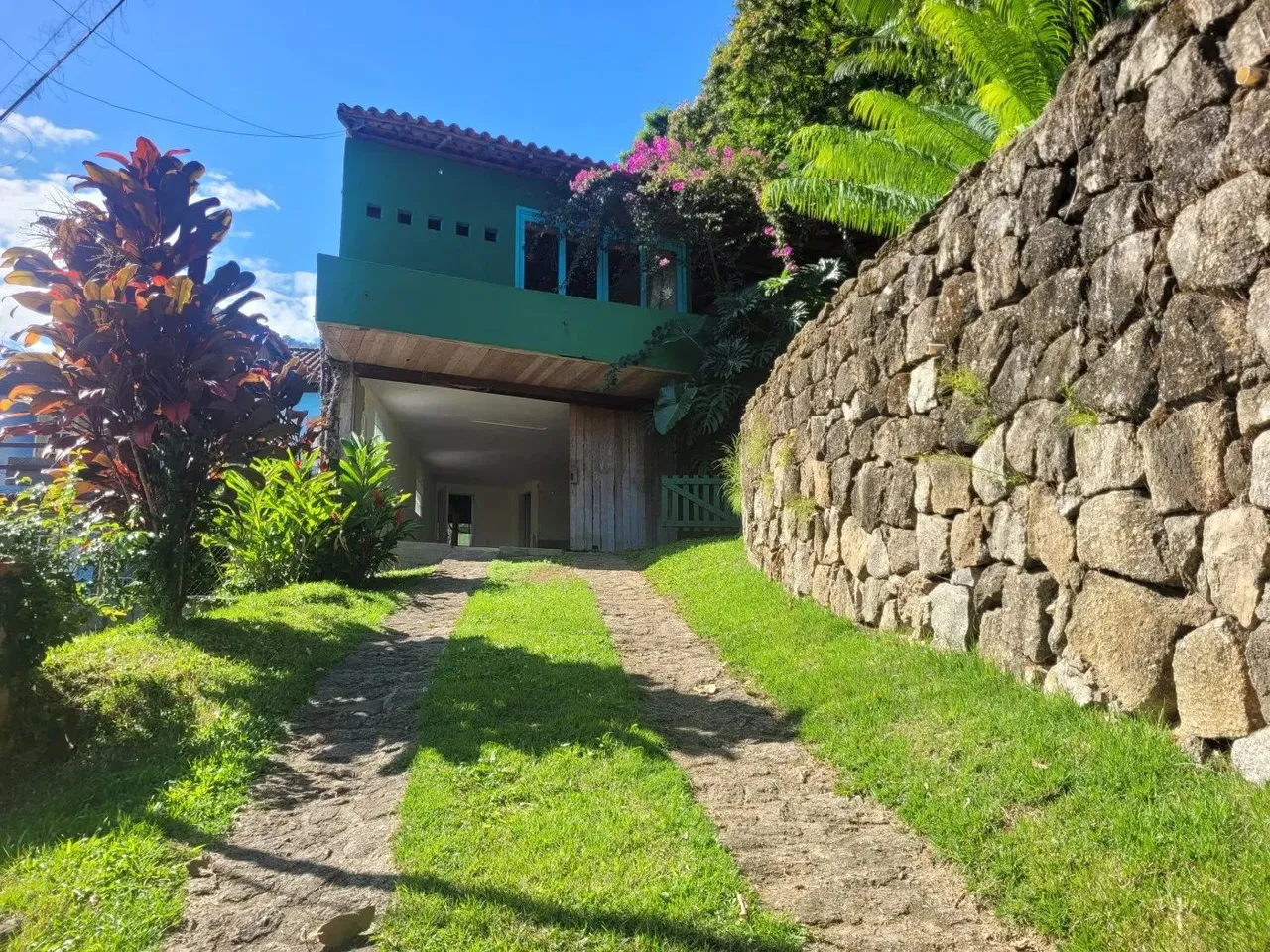 Casa para Locação em Angra dos Reis, Portogalo, 2 dormitórios, 2 suítes, 3 banheiros, 4 va