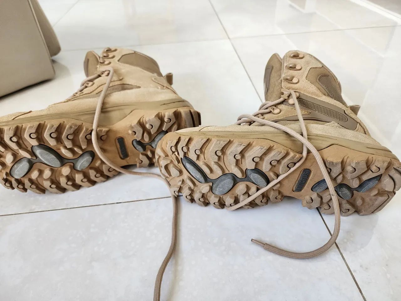 Botas Táticas Invictus - Tamanho 40 - Foto 2