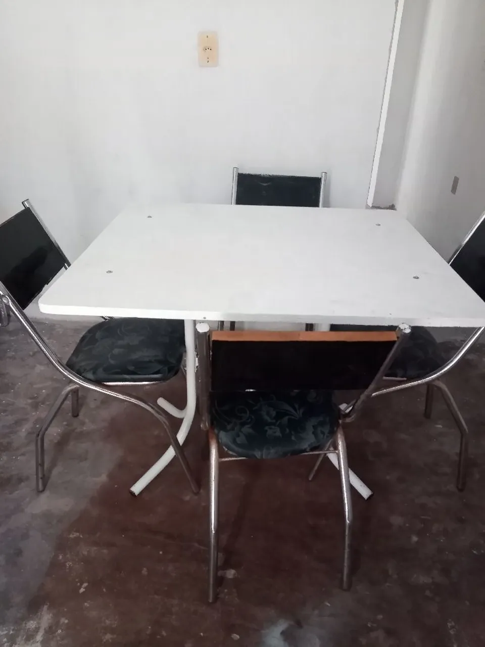 Mesa de Jantar 4 Cadeiras