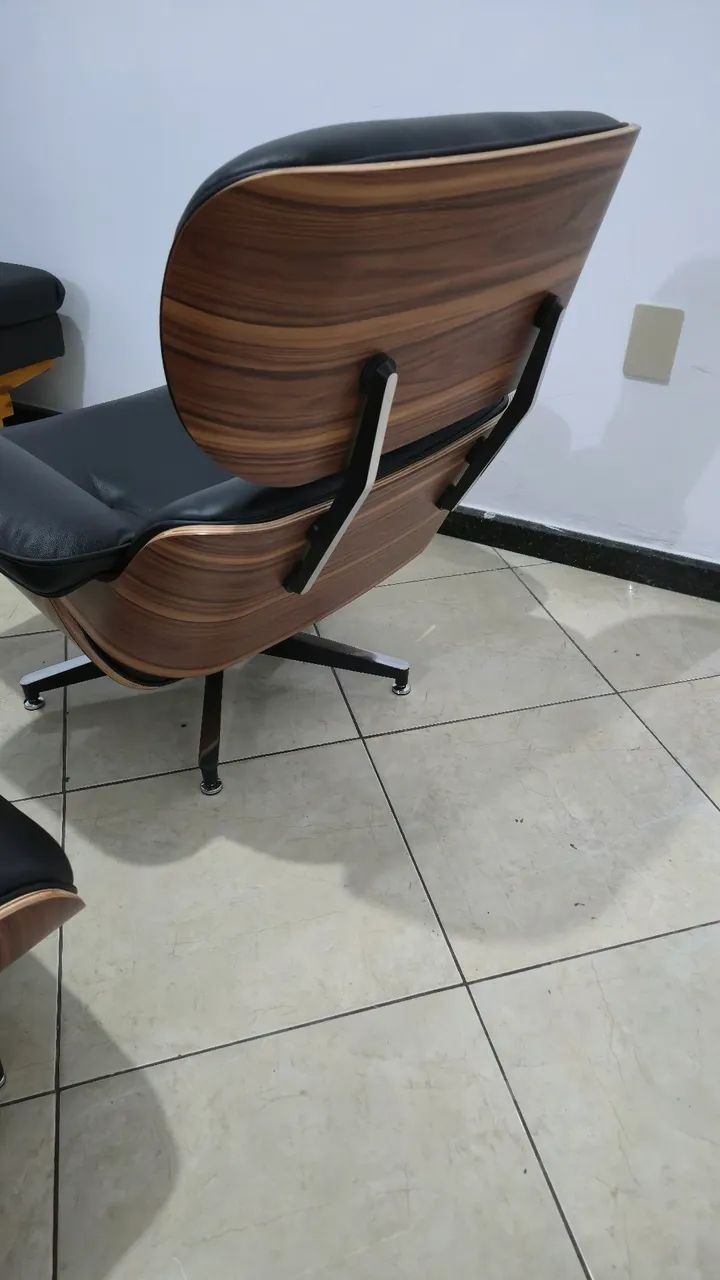 Poltrona e banqueta Charles Eames em couro legítimo.  - Foto 2
